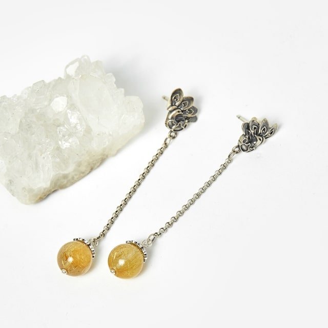 Hoa tai đá thạch anh tóc vàng