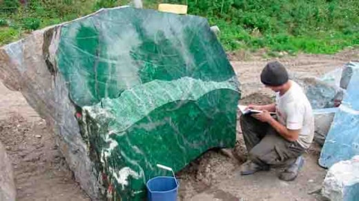 Khai thác đá ngọc bích Nephrite Jade