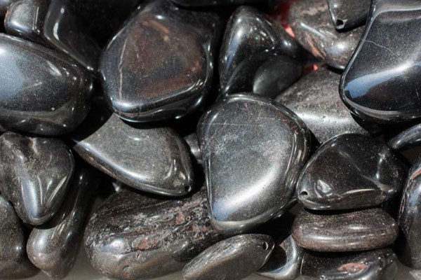 Đá Hematite mang sắc đen bí ẩn, quyền lực
