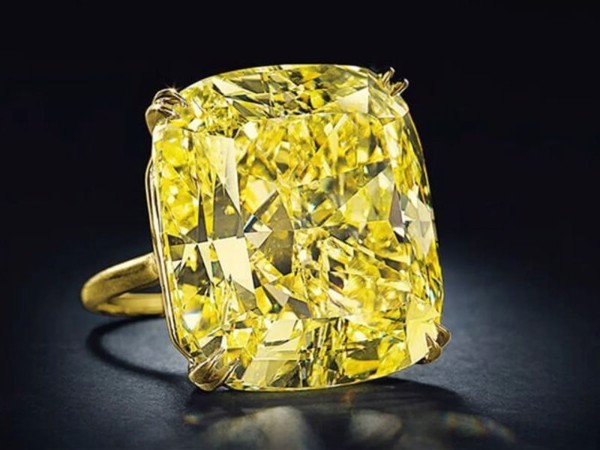 Kim cương vàng - sở hữu giá trị cao thể hiện rõ đẳng cấp chủ nhân