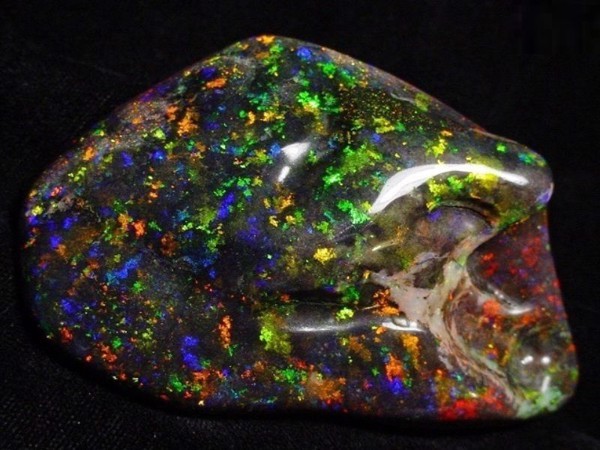 Mẫu đá Opal xanh rêu bắt mắt