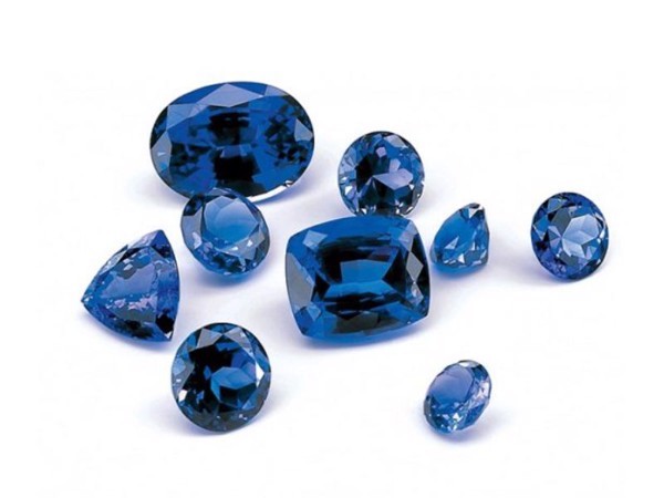 Đá Sapphire xanh được coi là viên đá của quyền vương, trí tuệ