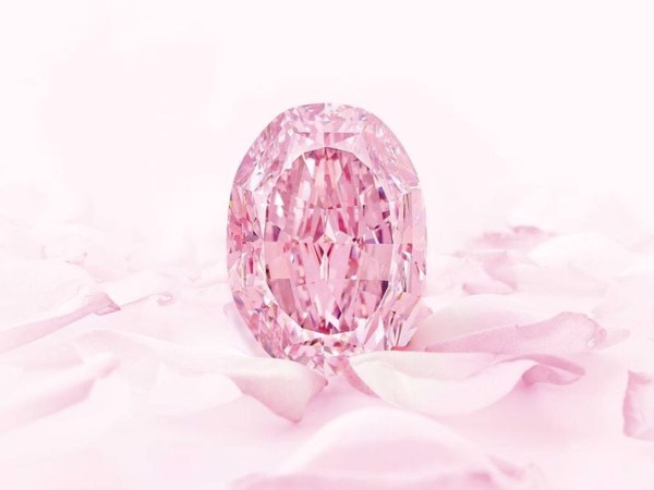 Kim cương hồng vô cùng quý hiếm và không dễ để sở hữu
