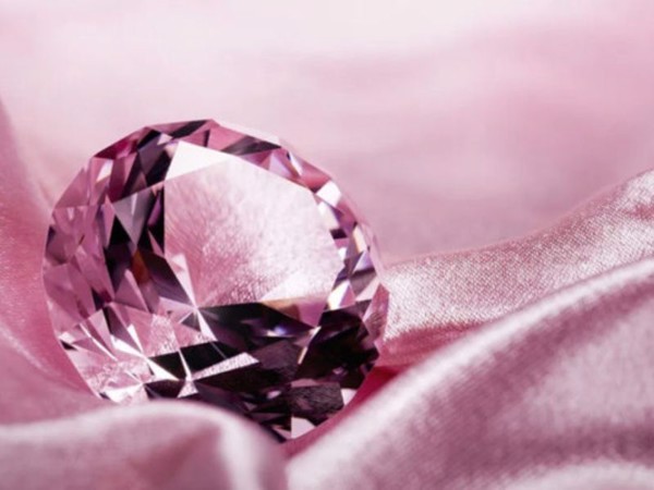 Màu sắc quyết định phần lớn giá trị của kim cương hồng