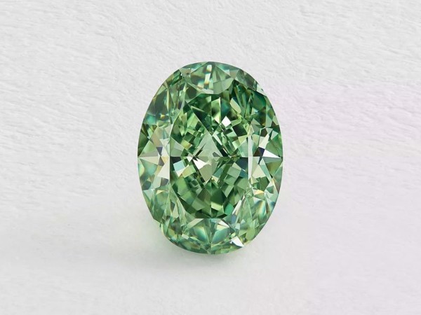 Kim cương có màu xanh tạo nên sự thích thú cho người đam mê đá quý bởi những ý nghĩa của nó