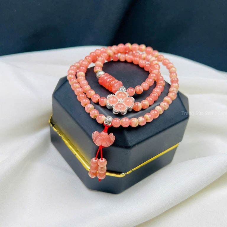 vòng tay đá đào hoa Rhodochrosite mix charm