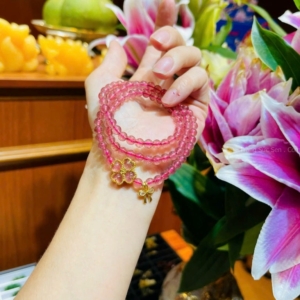 vòng tay đá thạch anh dâu mix charm