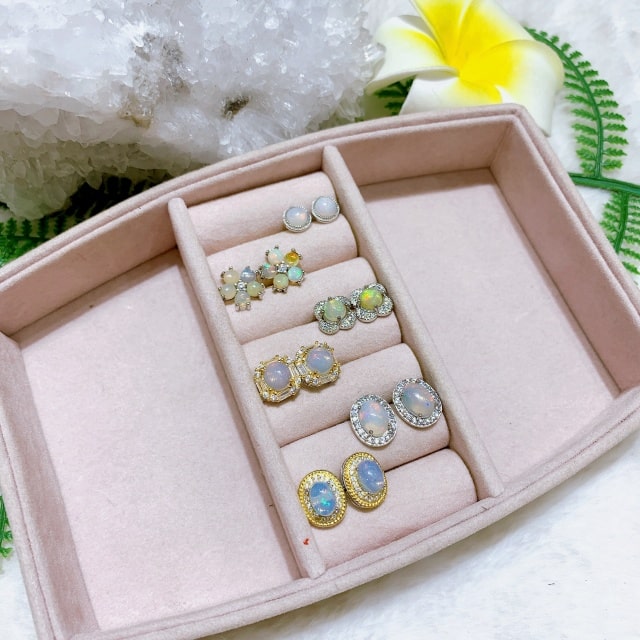 Hoa tai đá Opal