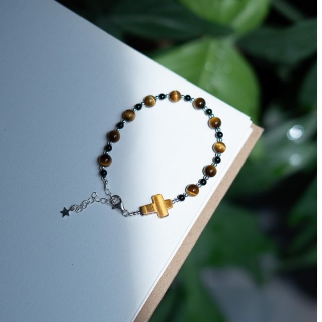 Lắc đá mắt hổ