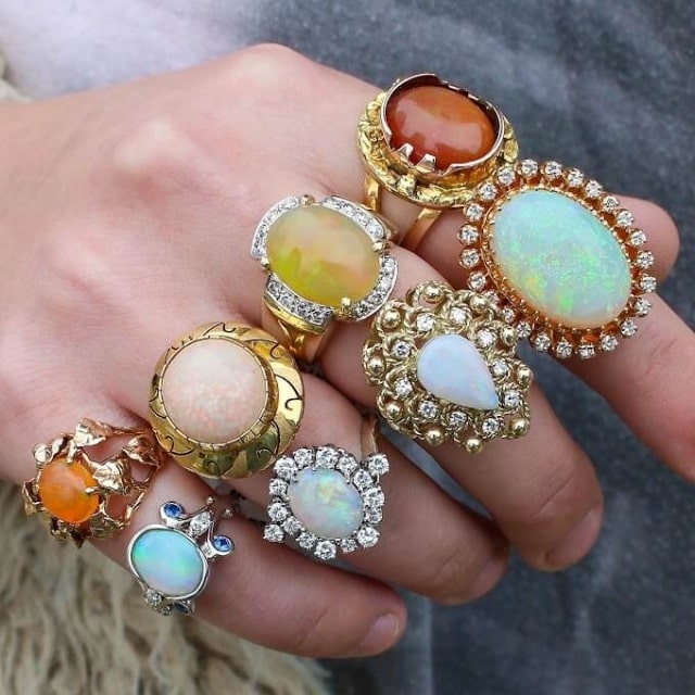 Nhẫn đá Opal